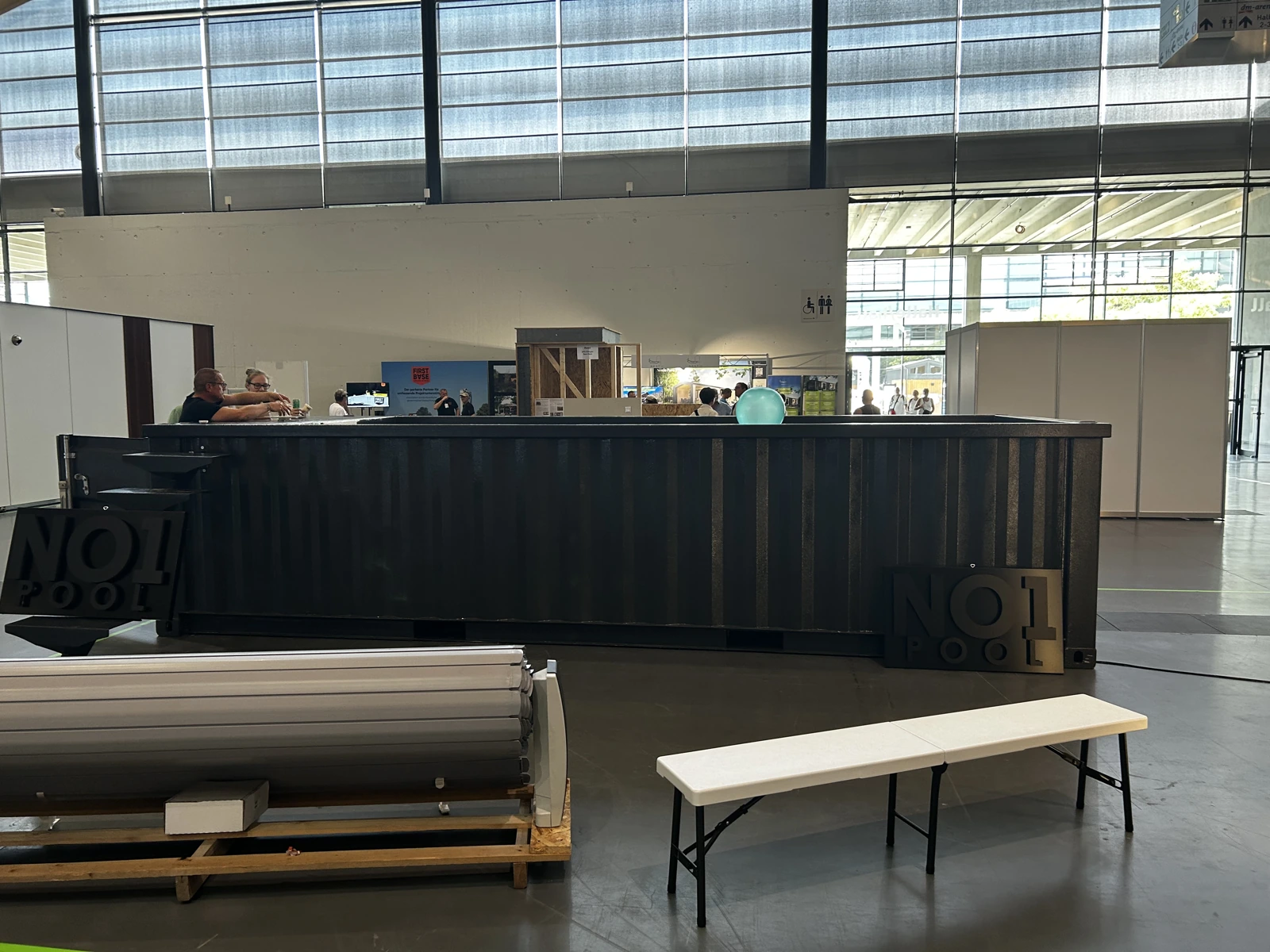 Pool and outdoor kitchen at the stand