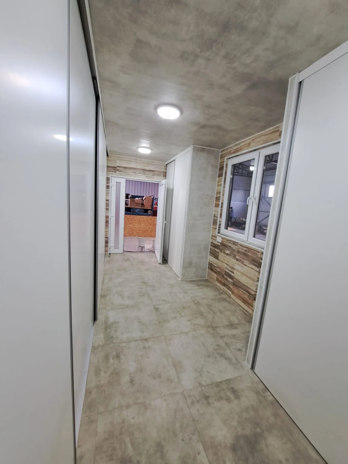 Εσωτερική διαμόρφωση κοντέινερ προσωπικού · 05