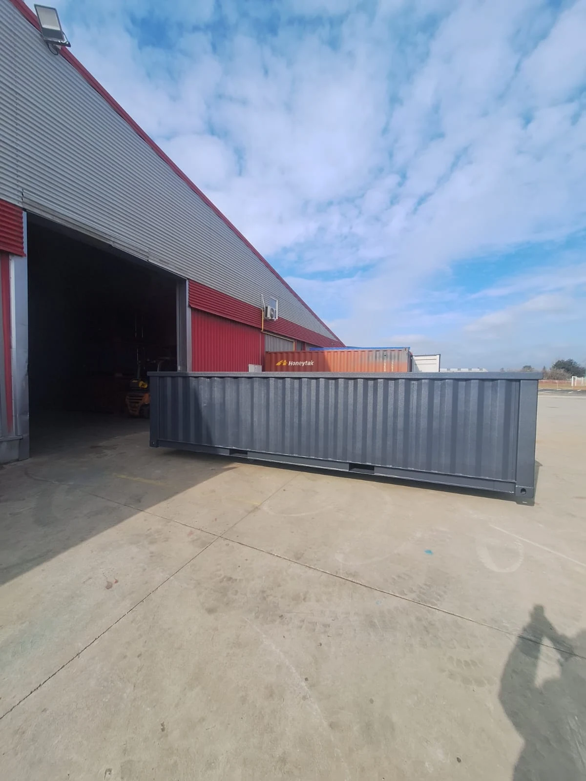 Pool and container module production at No1Pool · 09