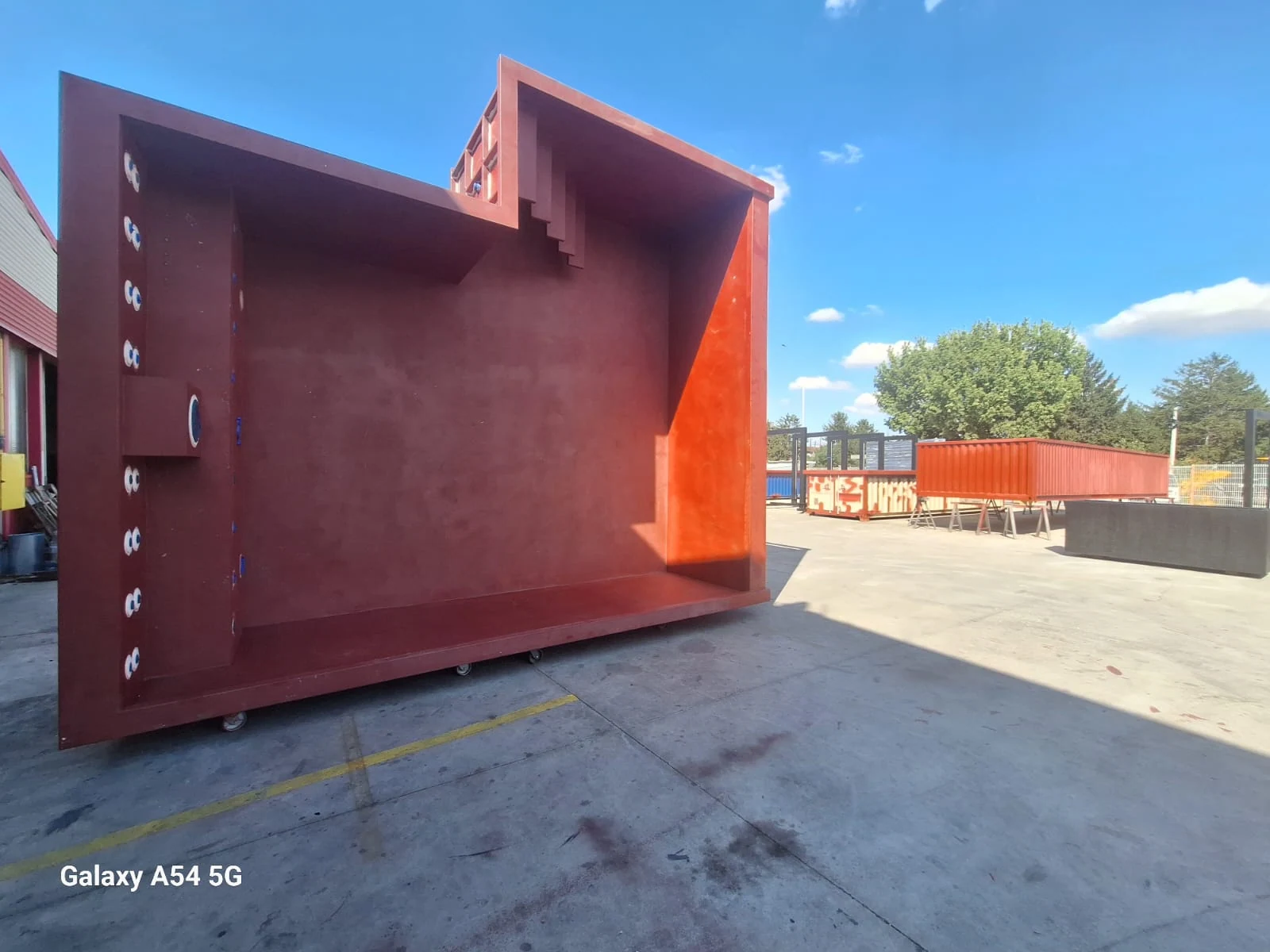 Pool and container module production at No1Pool · 23